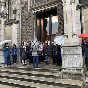 Start am Domplatz bei Regen