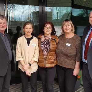 Bischof Manfred mit dem 3er-Team des Seminarbetriebes und der FB-Leitung Wirtschaftsbetriebe