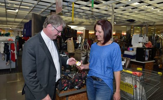 'Hier arbeitet ein Mensch' Bischof Manfred Scheuer im Taborland Steyr