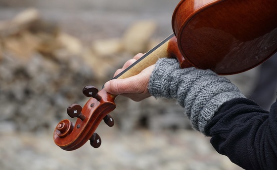 Straßenmusik zum Aufbessern des Lebensunterhalts