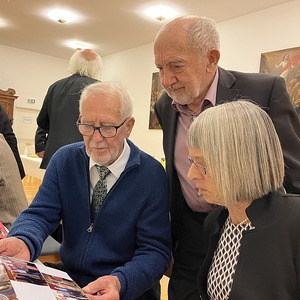 Gemeinsames Erinnern beim Foto-Anschauen!