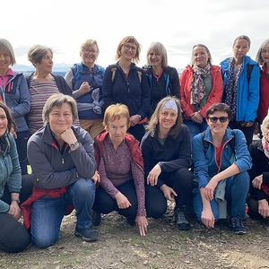 Eine feine, bunte Frauen-Wander-Gruppe!