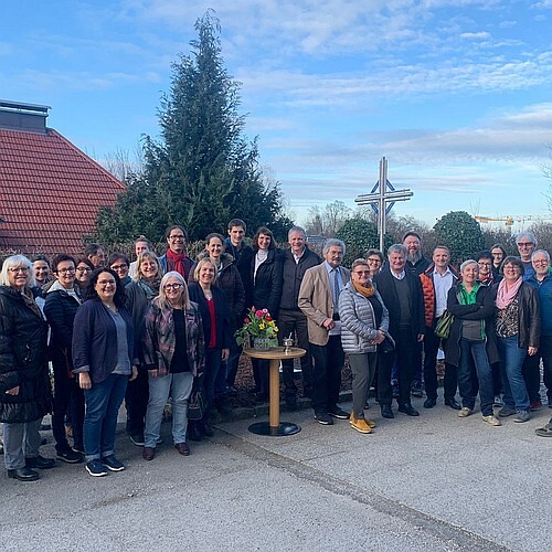 Kreuzsegnung vor dem Cardijn Hause