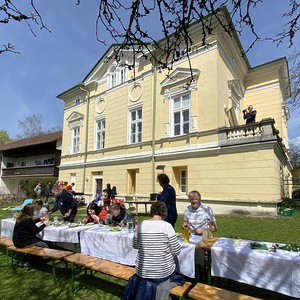 Mittagspause im herrlichen Treffpunkt-Garten